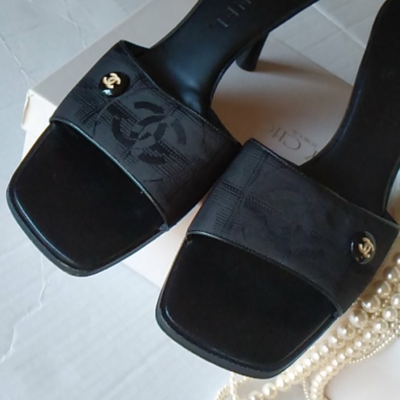 CHANEL Shoes - Gorgeous Chanel slides!